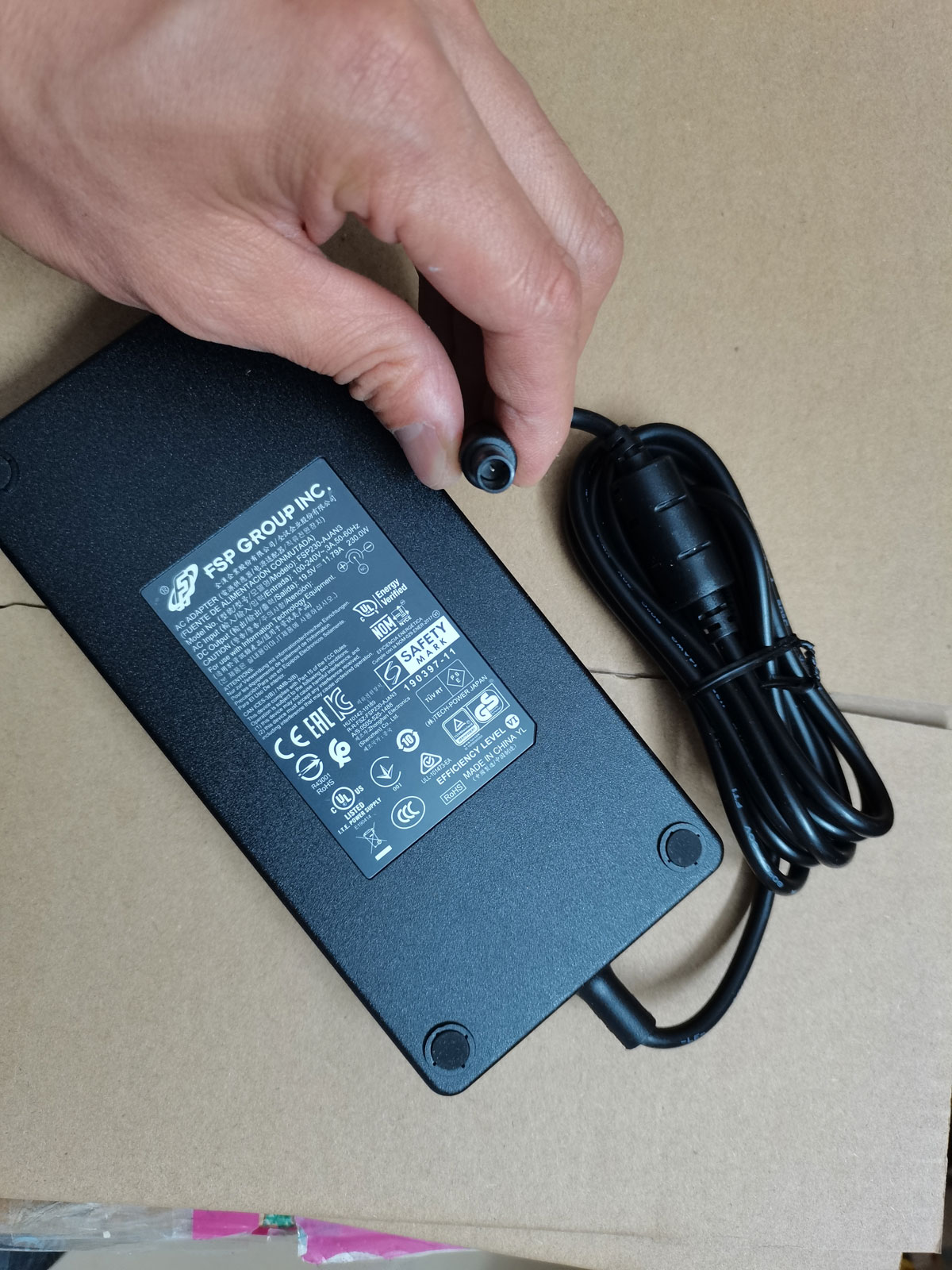 NIEUWE Echte Slanke FSP 19.5 V - Pc Gaming Uk recensie en prijs
