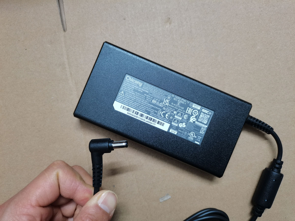 NIEUWE OEM Slim Chicony 20.0 V - Pc Gaming Uk recensie en prijs
