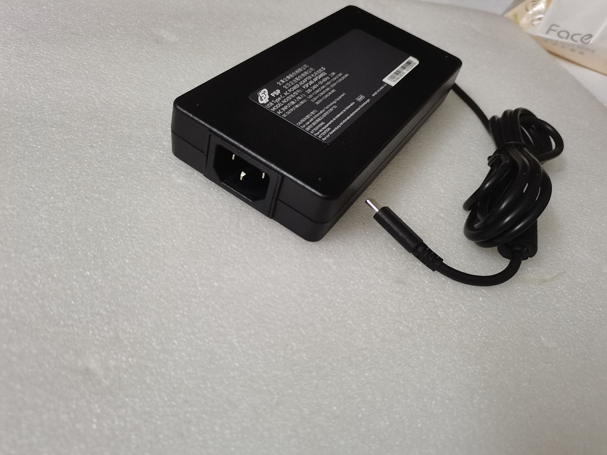 NIEUWE Slanke OEM FSP 28 V 5A  - Pc Gaming Uk recensie en prijs