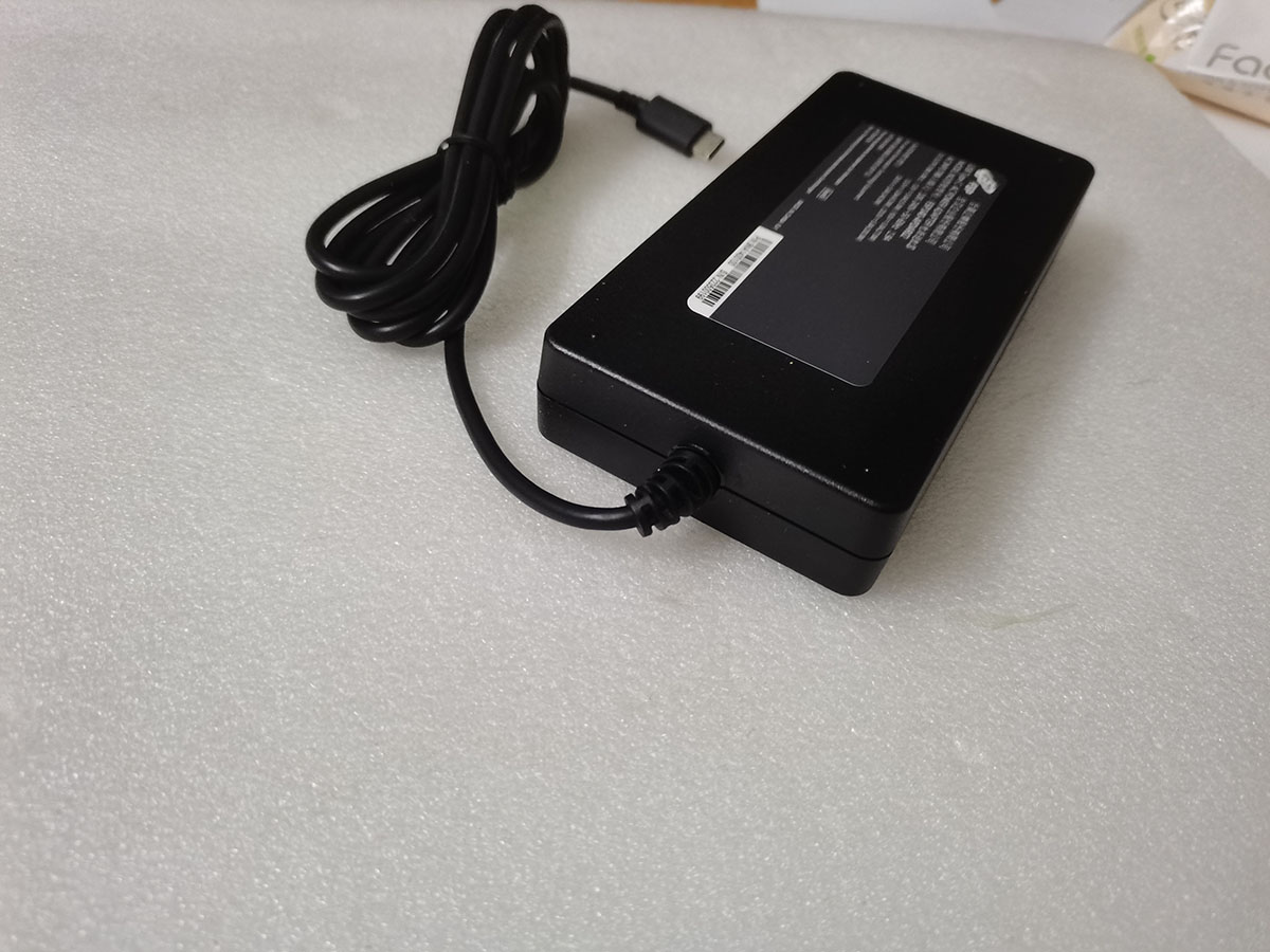 NIEUWE Slanke OEM FSP 28 V 5A  - Pc Gaming Uk recensie en prijs