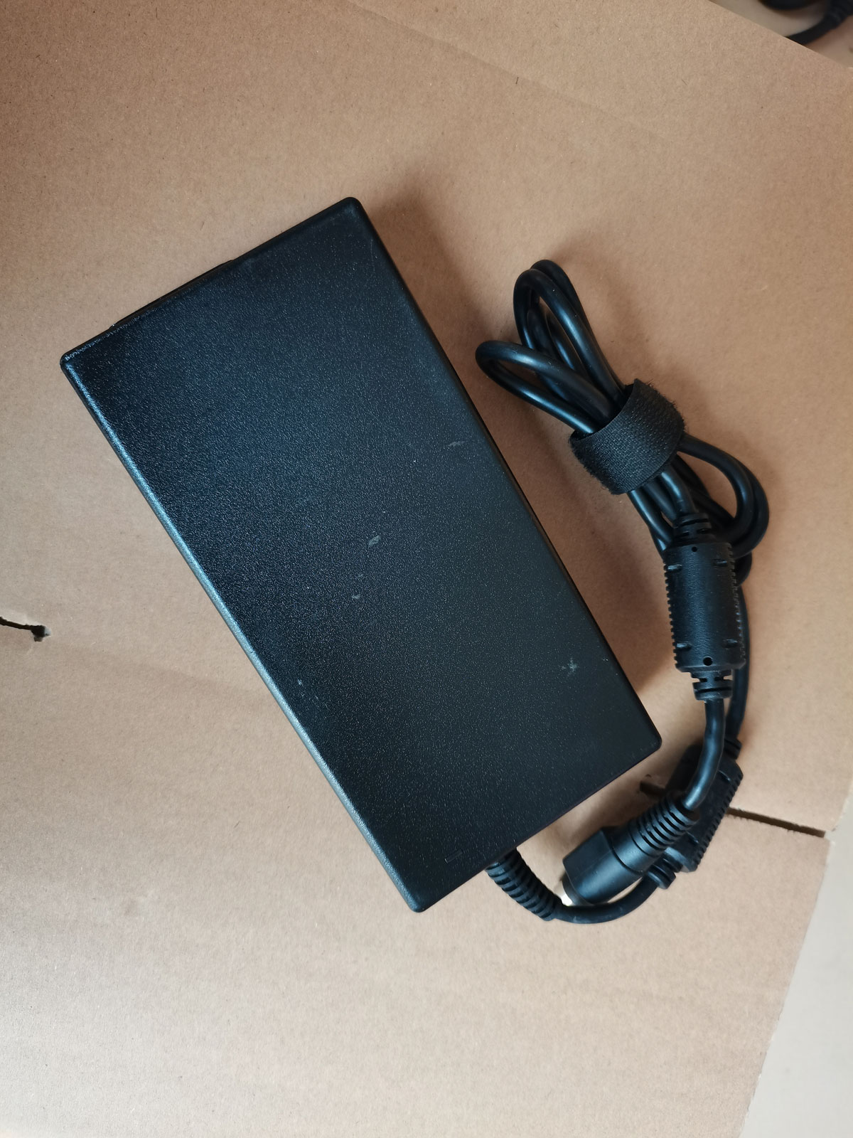 OEM Delta 230 W 19.5 V 11.8A A - Pc Gaming Uk recensie en prijs