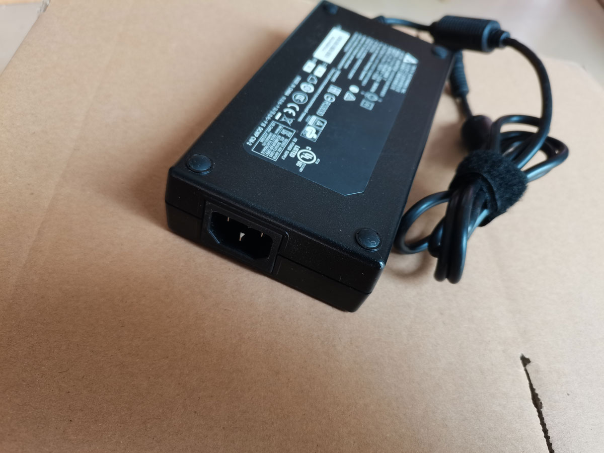 OEM Delta 230 W 19.5 V 11.8A A - Pc Gaming Uk recensie en prijs